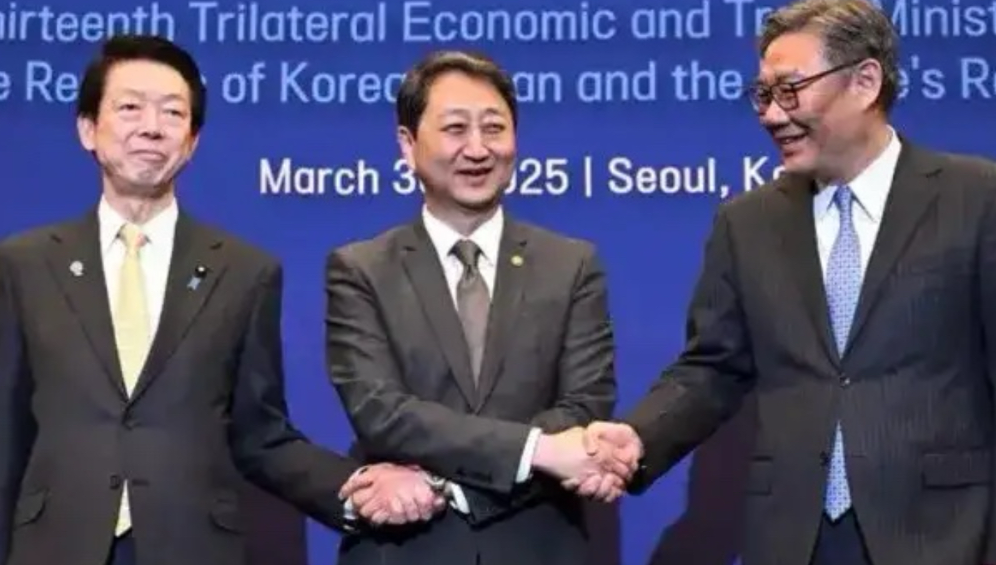 韩国贸易谈判代表与美国商务部长卢特尼克举行