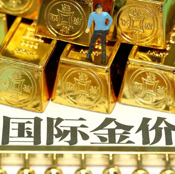 国际金价涨近0.5%，一度创历史新高，逼近3800美元
