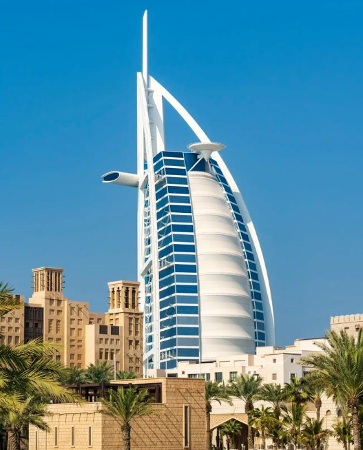 阿联酋一个天然气田遇袭起火后暂停作业