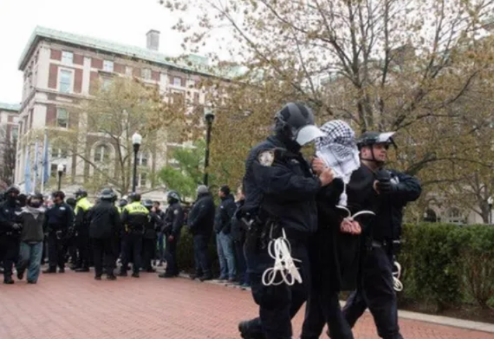 白宫记者晚宴枪击事件后，特朗普安保体系再度